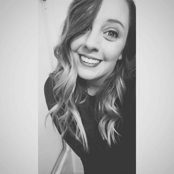 Meet your Posher, Tiffany - Picture 6 of 7